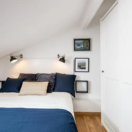 Lapa 3bdr Duplex W/ Balcony By Lovelystay Apartment *