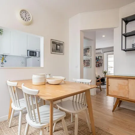 Lapa 3bdr Duplex W/ Balcony By Lovelystay Apartment