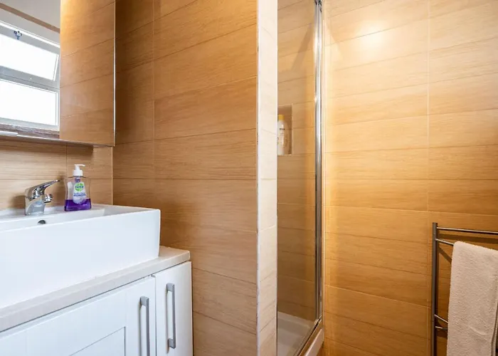 Lapa 3bdr Duplex W/ Balcony By Lovelystay