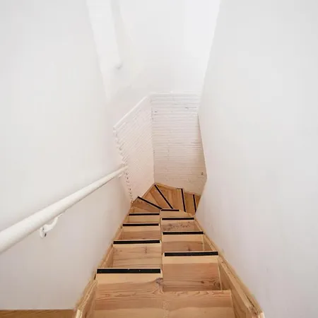 Lapa 3bdr Duplex W/ Balcony By Lovelystay *